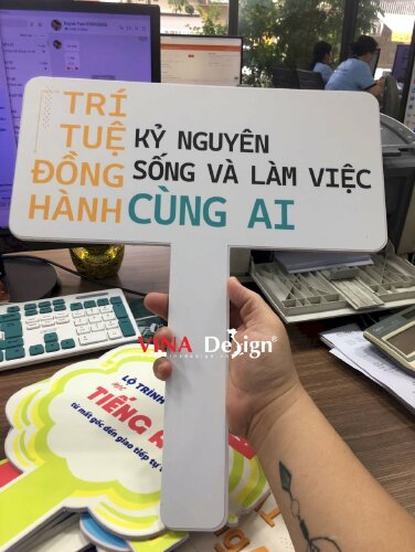 Hashtag cầm tay Trí tuệ đồng hành Kỷ nguyên sống và làm việc cùng AI - MSN651