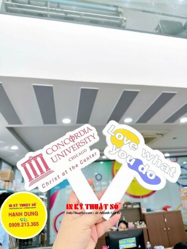 Hashtag cầm tay Concordia University Chicago Love what you do - MSN691