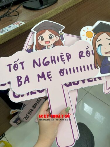 Hashtag cầm tay Con Tốt Nghiệp Rồi Ba Mẹ Ơi!!! - MSN695