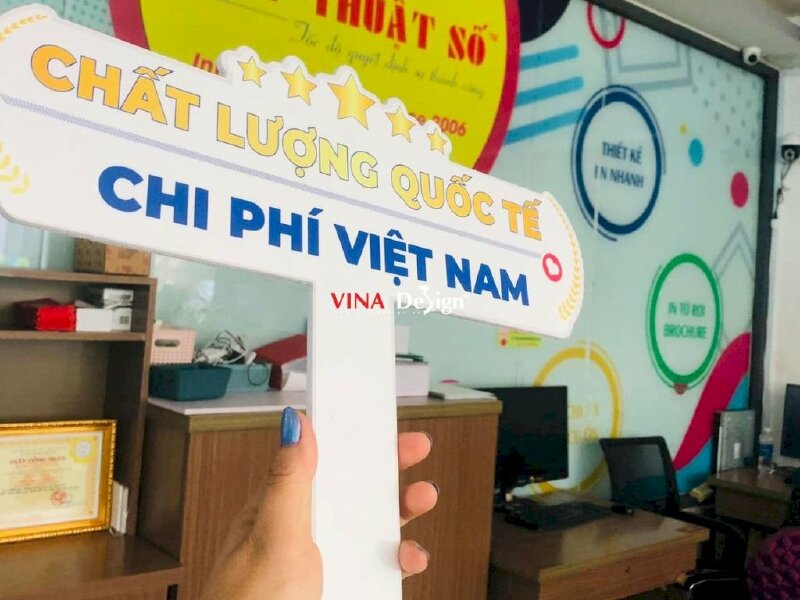 Hashtag cầm tay Slogan Chất lượng quốc tế Chi phí Việt Nam - MSN155