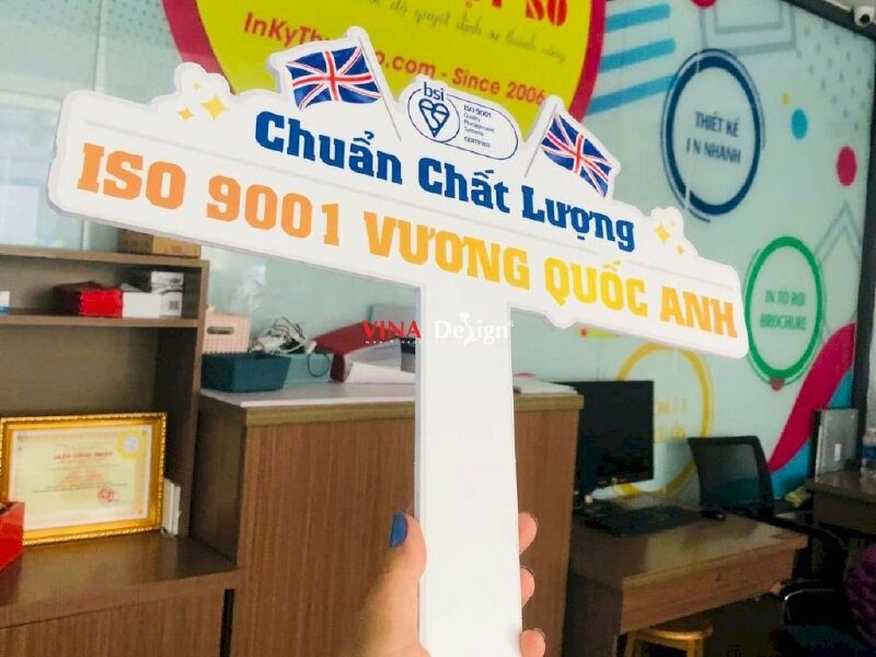 Hashtag cầm tay Slogan Chuẩn chất lượng ISO 9001 Vương Quốc Anh - MSN162