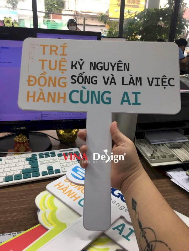 Hashtag cầm tay Trí tuệ đồng hành Kỷ nguyên sống và làm việc cùng AI - MSN651