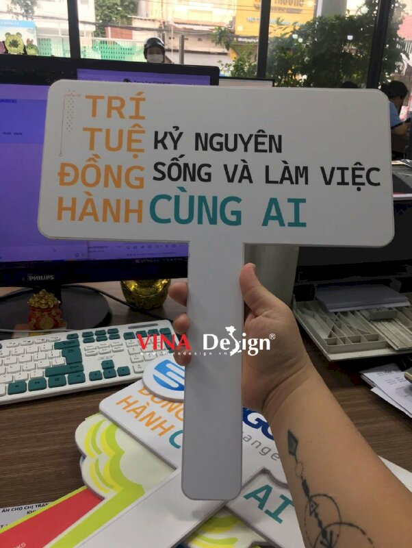 Hashtag cầm tay Trí tuệ đồng hành Kỷ nguyên sống và làm việc cùng AI - MSN651