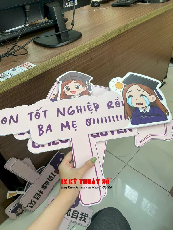 Hashtag cầm tay Con Tốt Nghiệp Rồi Ba Mẹ Ơi!!! - MSN695