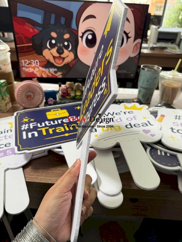 Hashtag cầm tay #Future Leaders In Progress - MSN710